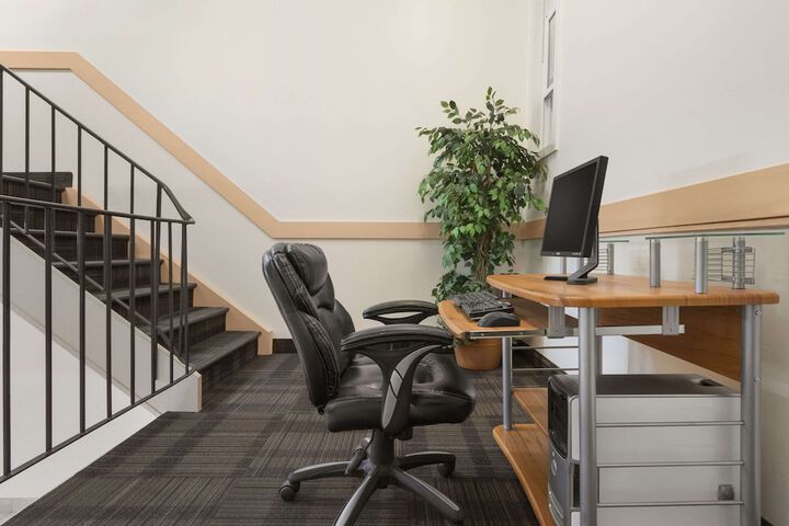 Business Center 38 of 40