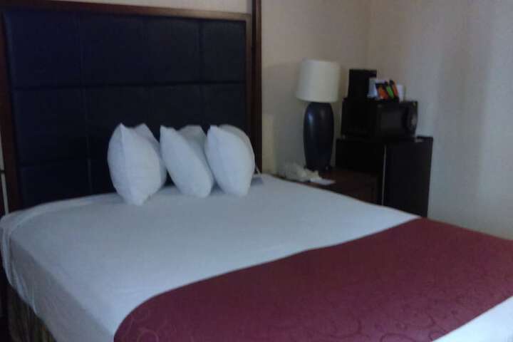 Room 17 of 33