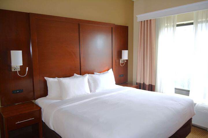 Room 11 of 34