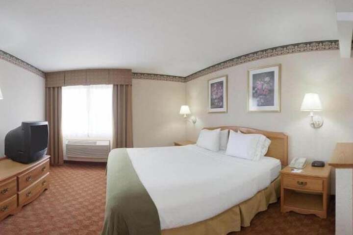 Room 19 of 38