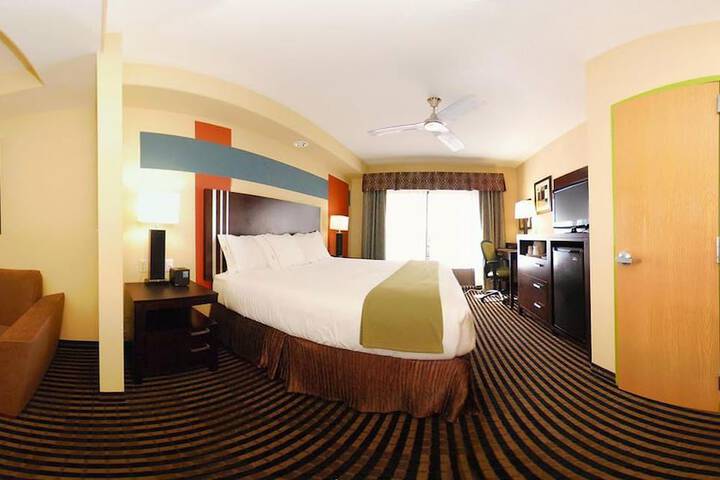 Holiday Inn Express & Suites Laplace by IHG