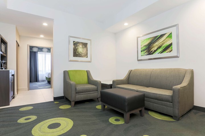 Room 15 of 25