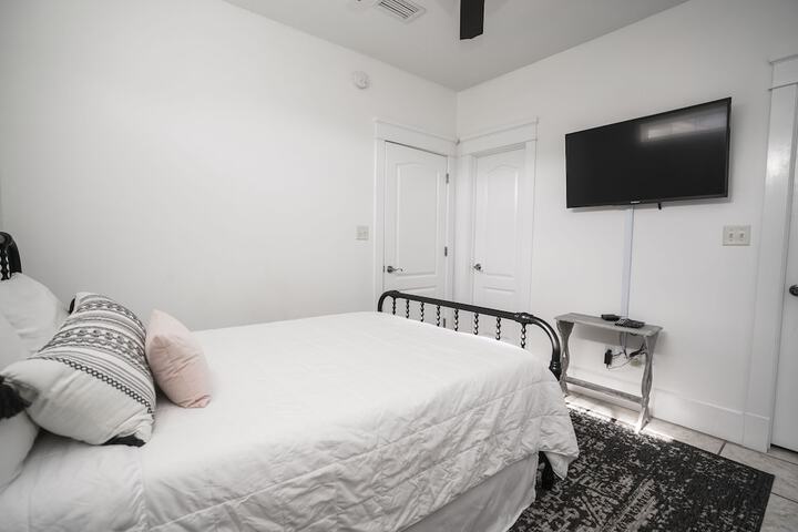 Room 11 of 27