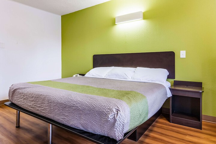Room 15 of 33