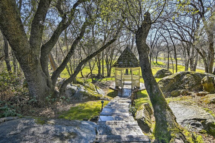 Sonora Home on 10 Resort Acres w / Shared Pool!