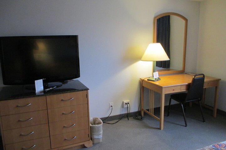 Room 10 of 33