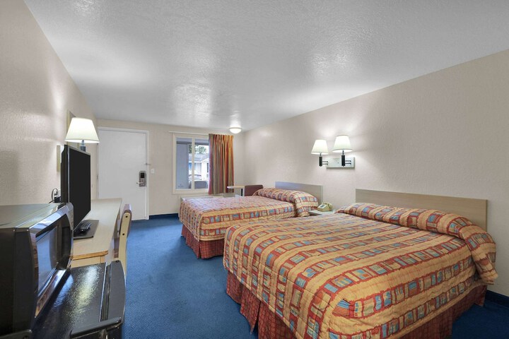 Room 11 of 16