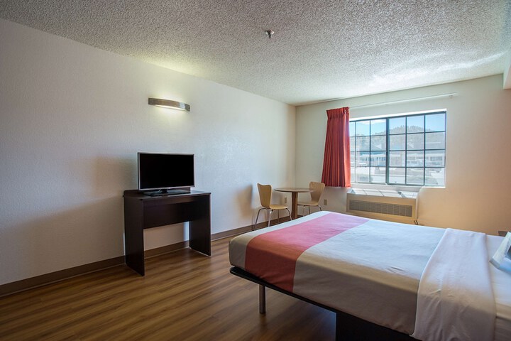 Room 27 of 44