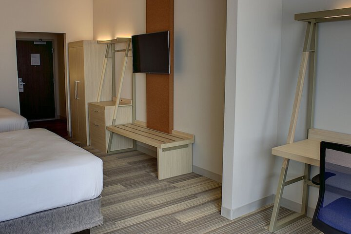 Room 15 of 38