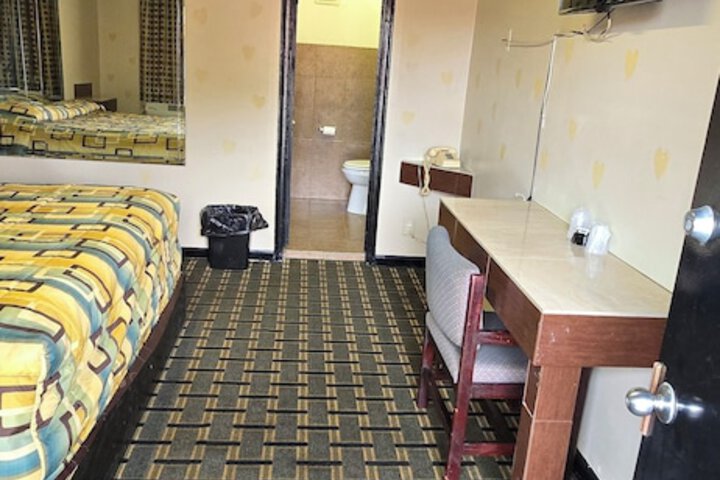 Room 6 of 35