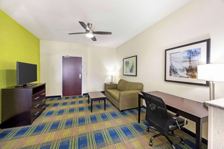 Room 32 of 42