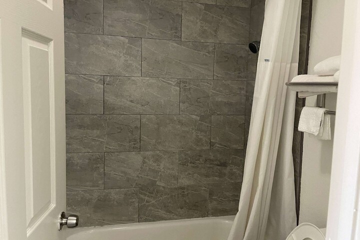 Room 10 of 10