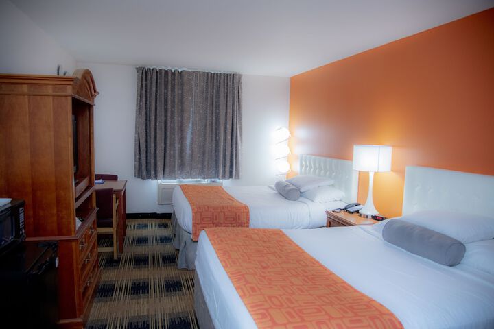 Howard Johnson Hotel & Suites by Wyndham Allentown / Dorney