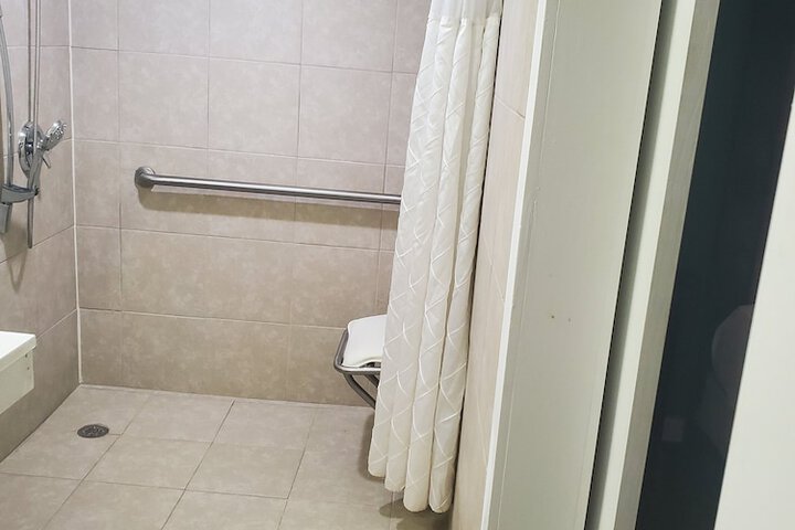 Room 6 of 11