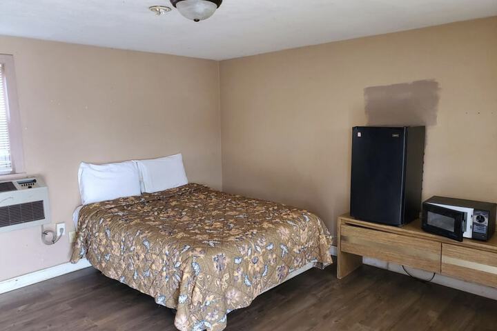 Room 6 of 9