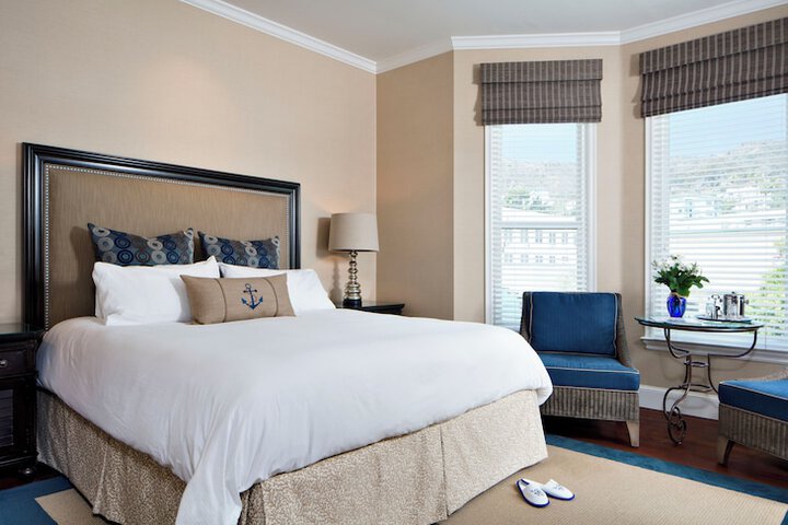 Snug Harbor Inn