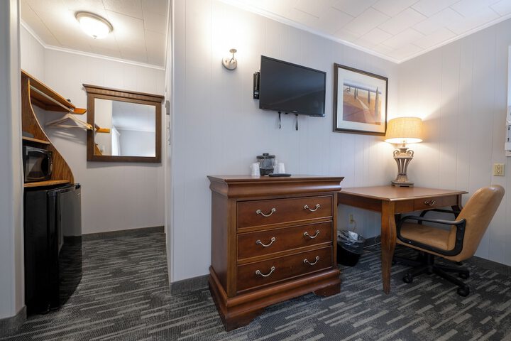 Scottys Lakeside Resort