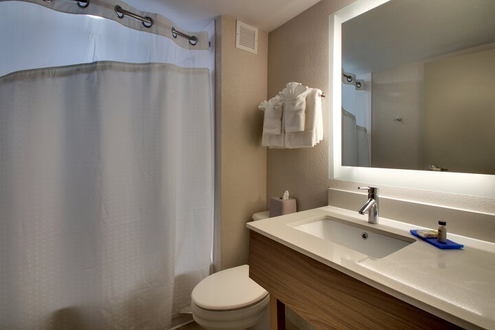 Room 104 of 164
