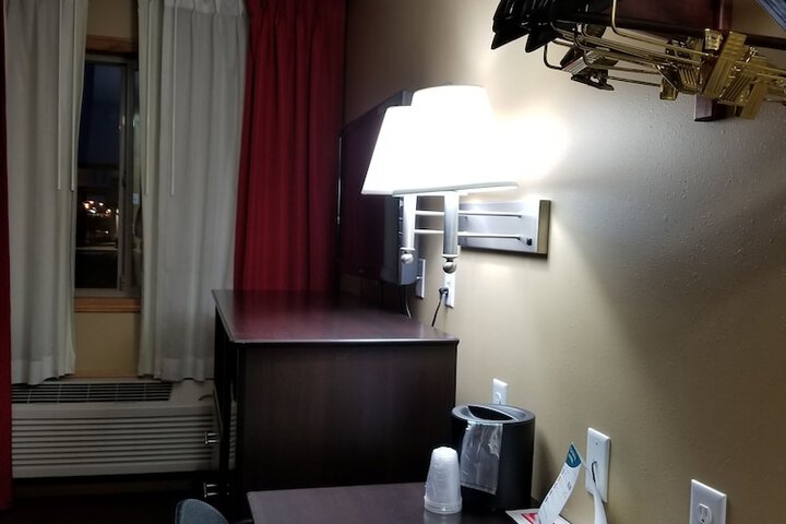 Econo Lodge Jamestown South