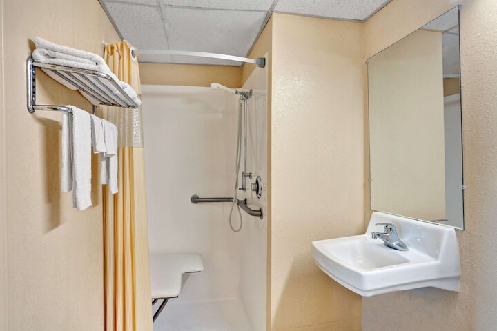 Room 26 of 65