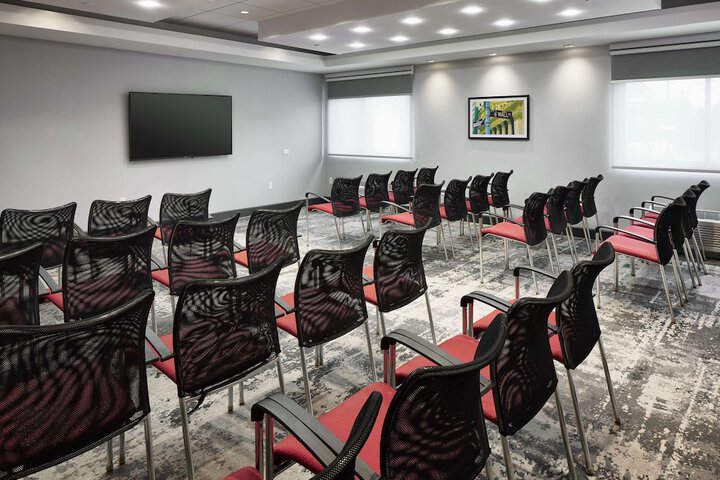 Hampton Inn Newark Airport