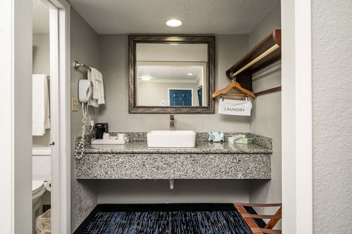 Room 10 of 26