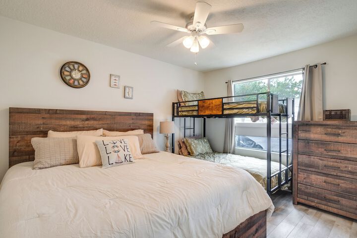 Lake Conroe Condo: Patio & Water Views