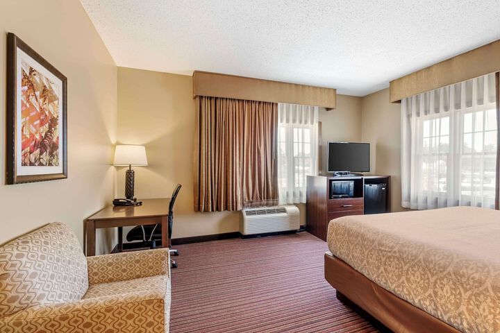 Best Western Plus Dutch Haus Inn and Suites