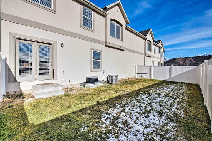 Mtn View Townhome w / Amenities 17 Mi to Snowbird!
