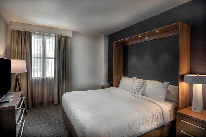 Room 10 of 25