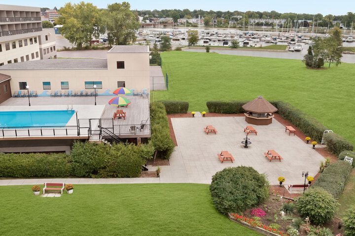 Ramada by Wyndham Belleville Harbourview Conference Centre