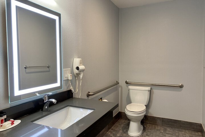 Room 136 of 152