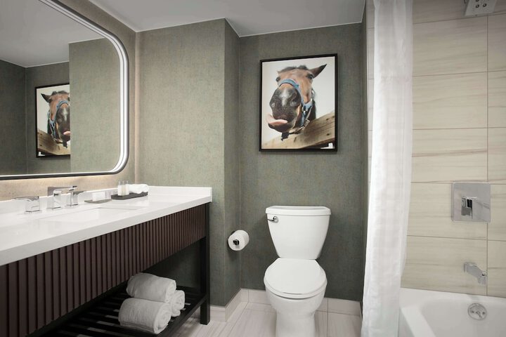 Room 32 of 53