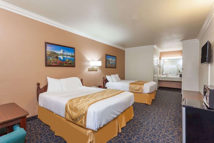 Room 6 of 15