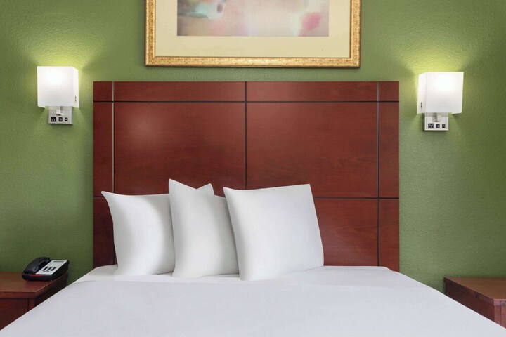 Travelodge Suites by Wyndham Lake Okeechobee