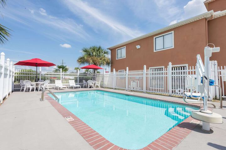 Pool 8 of 37