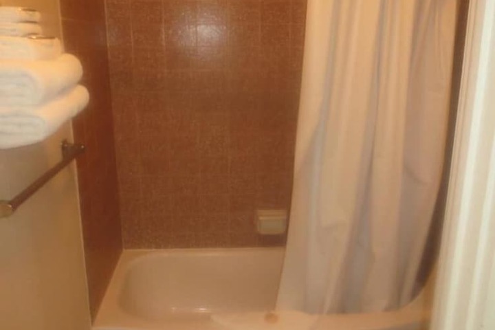 Room 5 of 18