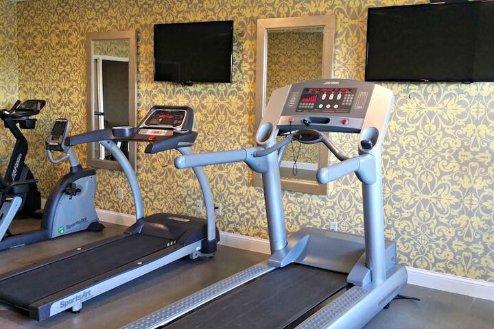 Holiday Inn Express Janesville - I-90 & US Hwy 14 by IHG