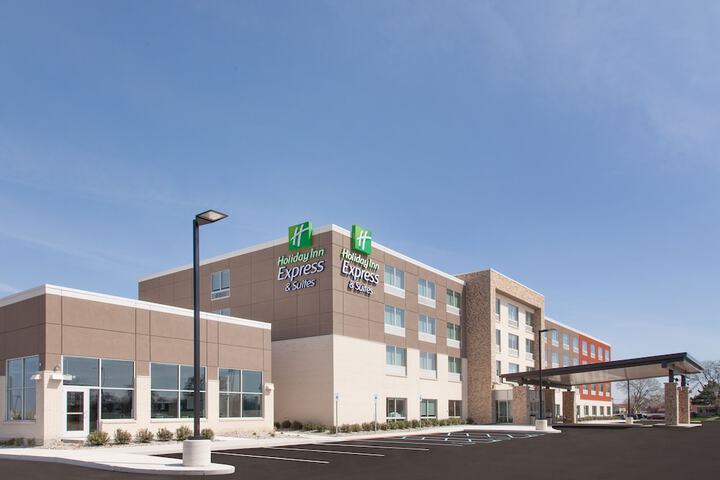 Holiday Inn Express and Suites Detroit / Sterling Heights by IHG