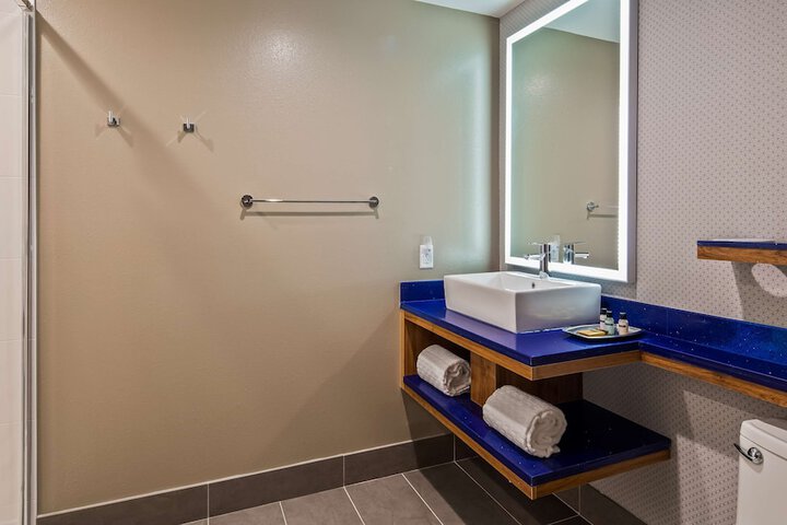 Room 8 of 25