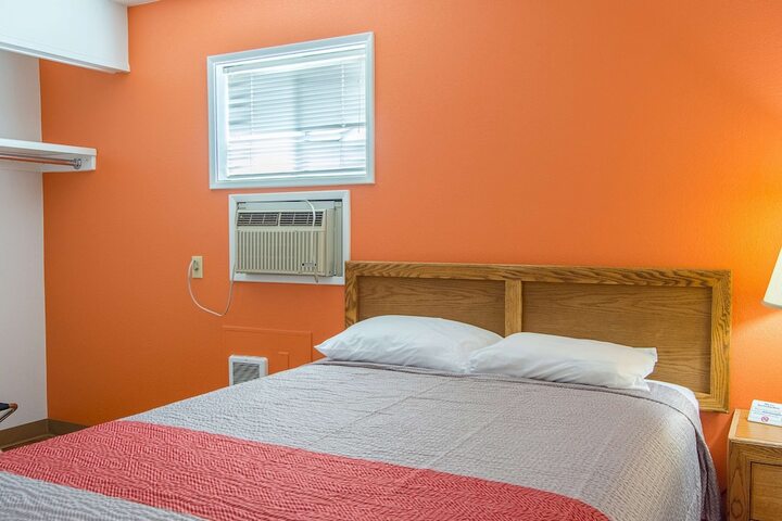 Room 10 of 29