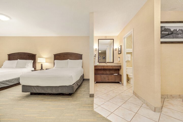Room 121 of 200