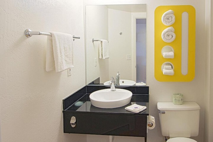 Motel 6 East Brunswick NJ