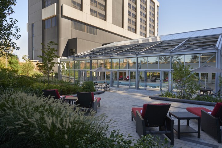 Hilton Toronto Airport Hotel & Suites