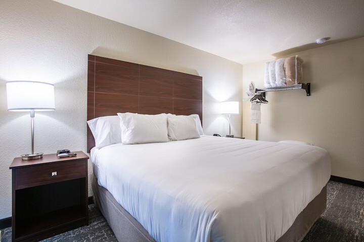Cobblestone Inn & Suites - Pine Bluffs