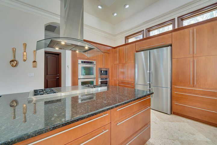 Groveland Home w / Pool: Luxurious Lakefront Oasis!