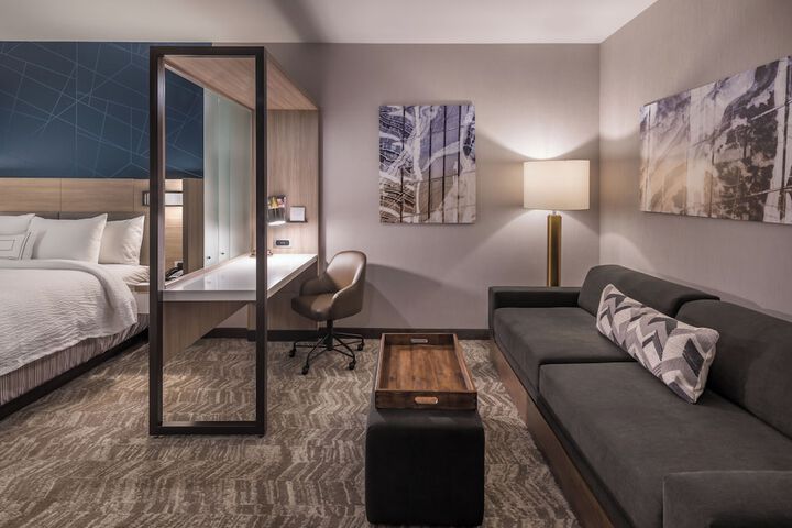 Room 10 of 19