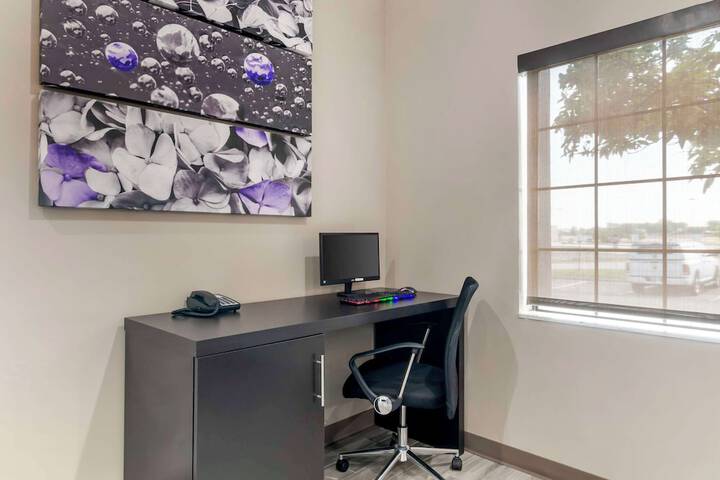 Business Center 34 of 34