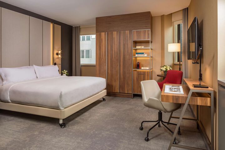 Room 70 of 100
