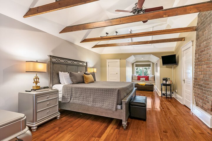 Room 11 of 51